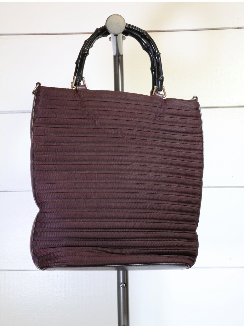 Vintage Gucci Ribbed Tote with Black Bamboo Handles - Picture 2 of 12